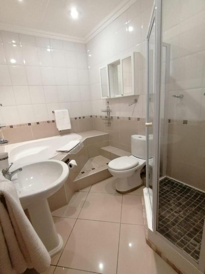 Palm View Guest House Pretoria-Noord Zewnętrze zdjęcie